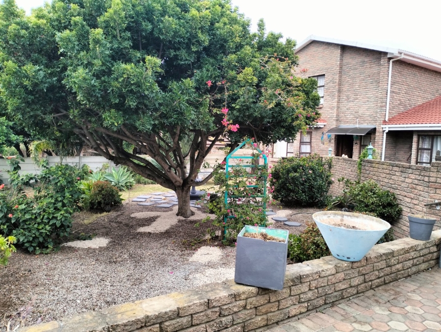 To Let 3 Bedroom Property for Rent in Fraaiuitsig Western Cape